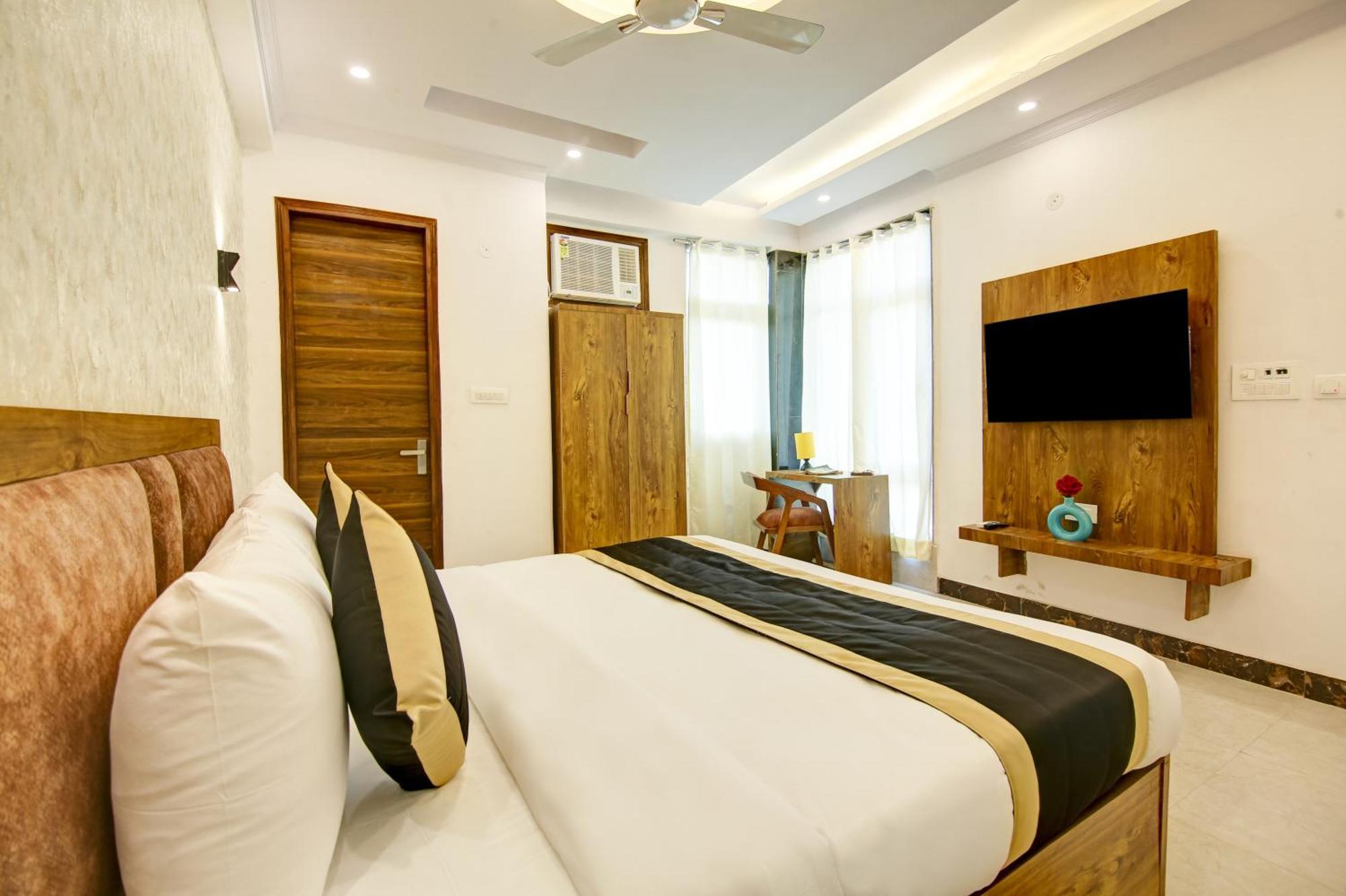 Hotel The Emporio Grand Near Vaishali Metro Station Ghaziabad Extérieur photo