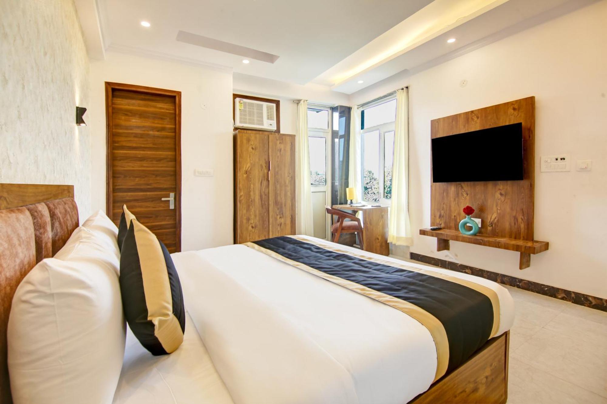 Hotel The Emporio Grand Near Vaishali Metro Station Ghaziabad Extérieur photo