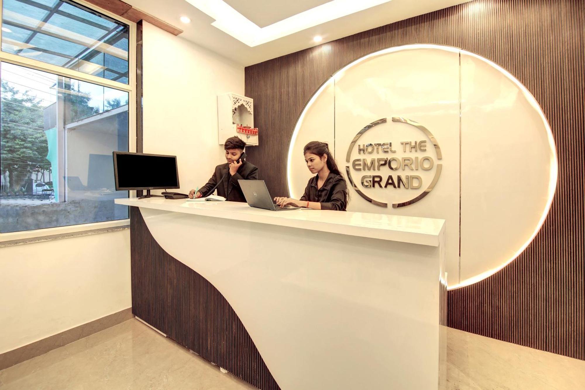 Hotel The Emporio Grand Near Vaishali Metro Station Ghaziabad Extérieur photo